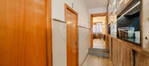 79m² Commercial property in Vila Nova de Gaia, Portugal No. 15559 5