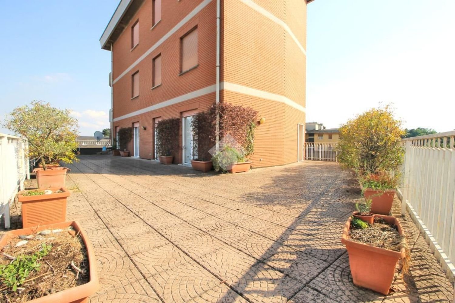3 rooms Apartment in Mariano Comense, Italy No. 283419