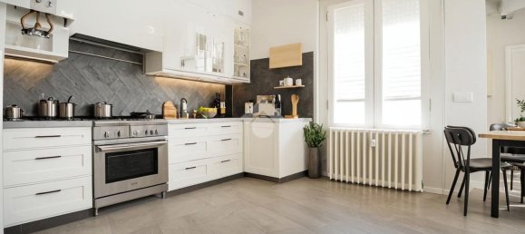 3 rooms Apartment in Mariano Comense, Italy No. 283419 5