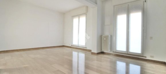 3 rooms Apartment in Mariano Comense, Italy No. 283419 13