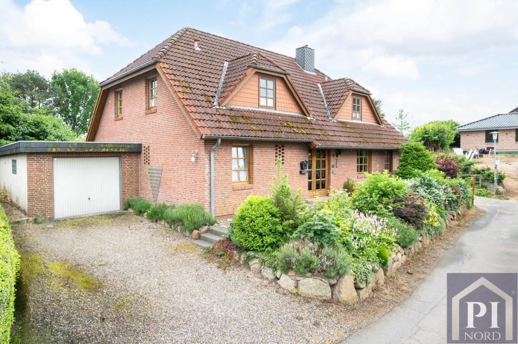 Adosado de 8 habitaciónes en Rendsburg-Eckernforde, Germany No. 342254