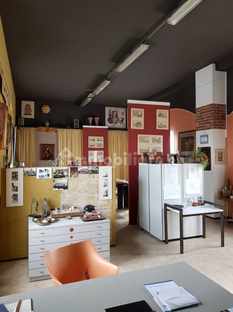 1 room Office in Como, Italy No. 16008