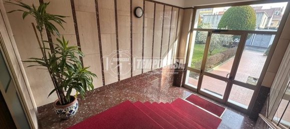 3 rooms Apartment in Turin, Italy No. 11608 5