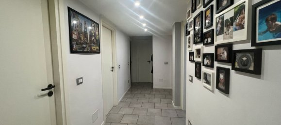 3 bedrooms Apartment in Milan, Italy No. 329761 2