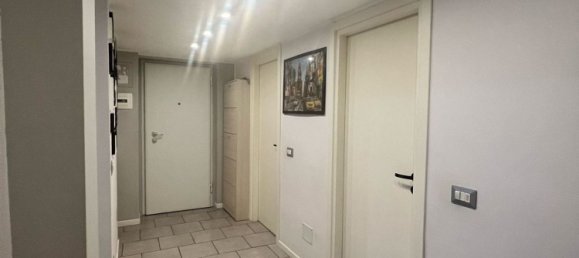 3 bedrooms Apartment in Milan, Italy No. 329761 13