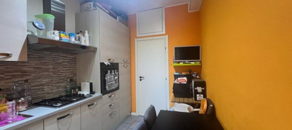 3 bedrooms Apartment in Milan, Italy No. 329761 5