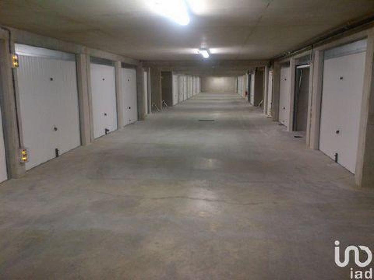 28m² Shop in Avignon, France No. 17674