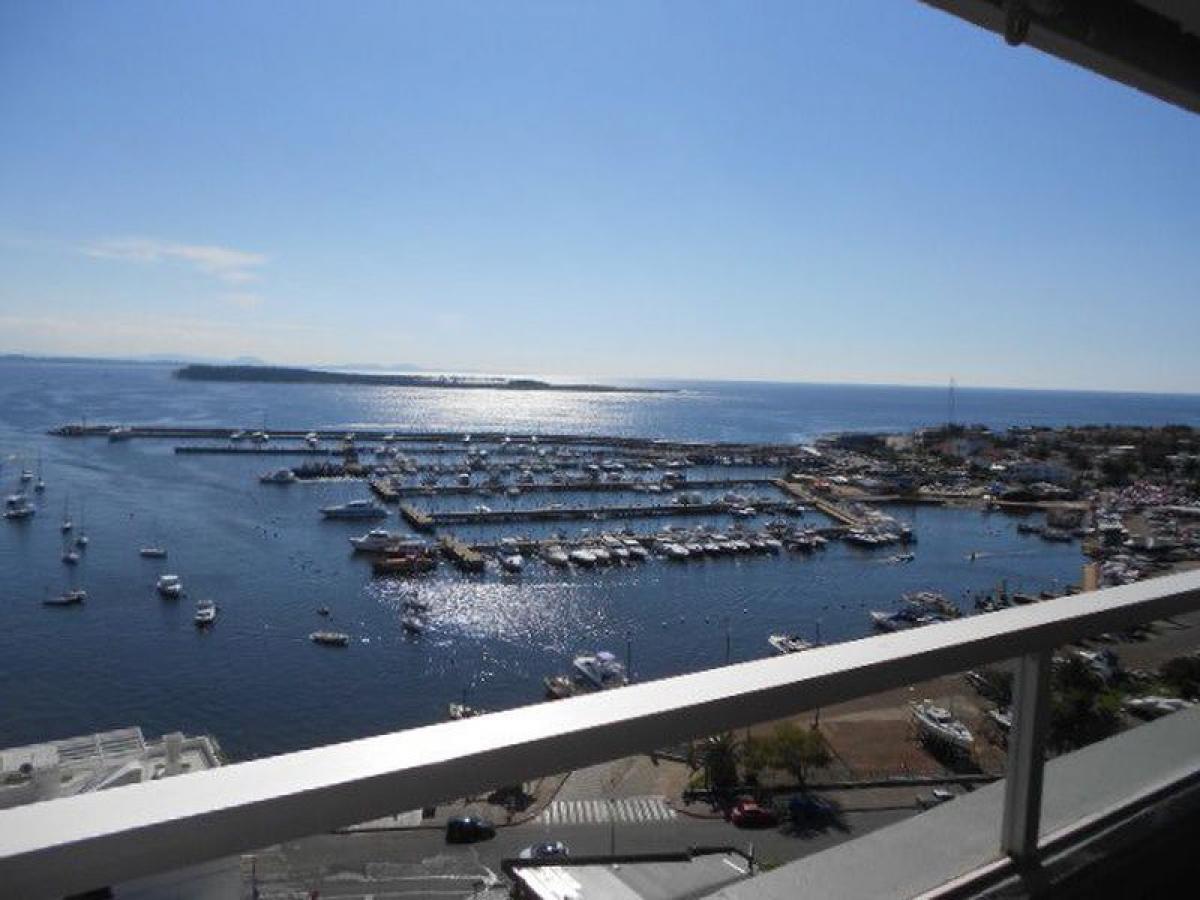 3 bedrooms Apartment in Maldonado, Uruguay No. 4069