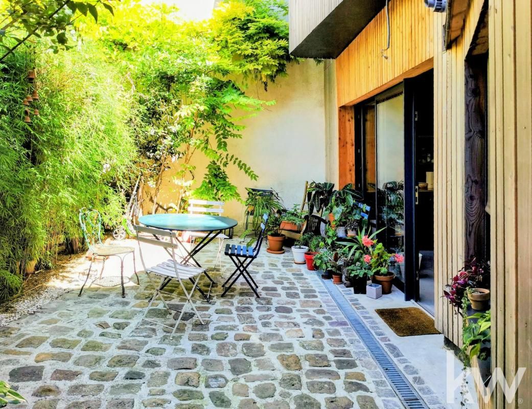 3 bedrooms House in Paris, France No. 150759