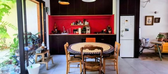 3 bedrooms House in Paris, France No. 150759 5