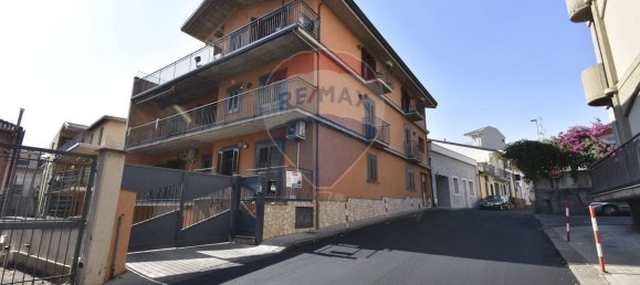 2 bedrooms House in Belpasso, Italy No. 320397 3