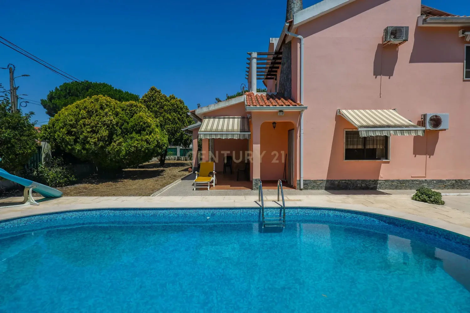 4 bedrooms Villa in Corroios, Portugal No. 216910