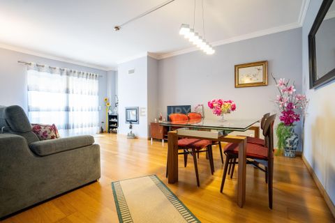 3 bedrooms Apartment in Porto Salvo, Portugal No. 225734