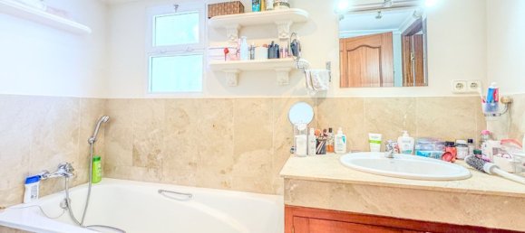 4 bedrooms Villa in Estepona, Spain No. 23626 7