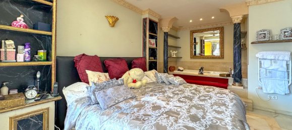 4 bedrooms Villa in Estepona, Spain No. 23626 11