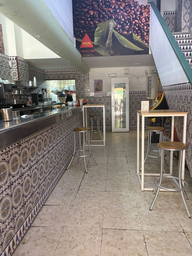 Propriété commerciale à Cadiz, Spain 73m² No. 138402