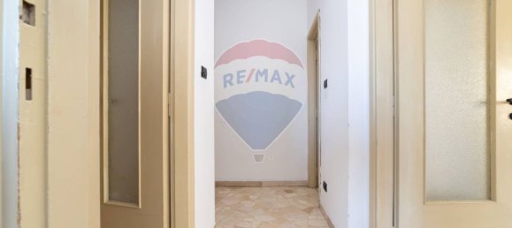 2-salle Appartement à Cassina de' Pecchi, Italy No. 94497 3