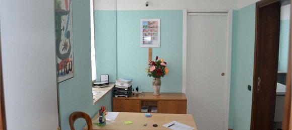 Дом с 8 комнатами в Монторио аль Вомано, Италия № 98322 18