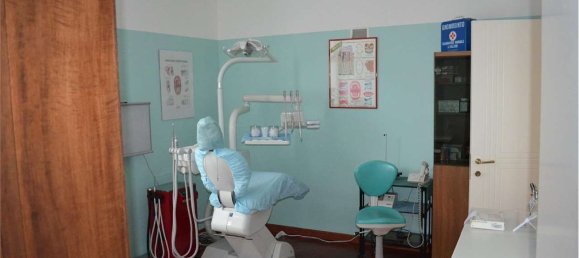 Дом с 8 комнатами в Монторио аль Вомано, Италия № 98322 2