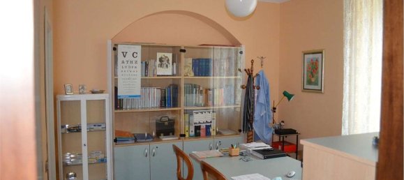 Дом с 8 комнатами в Монторио аль Вомано, Италия № 98322 14