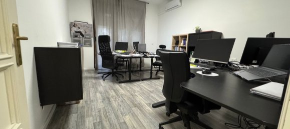 9 rooms Apartment in Penne, Italy No. 254768 8