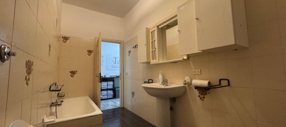9 rooms Apartment in Penne, Italy No. 254768 11