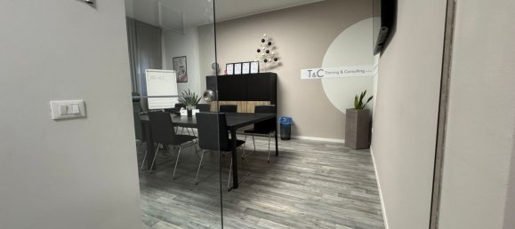 9 rooms Apartment in Penne, Italy No. 254768 2