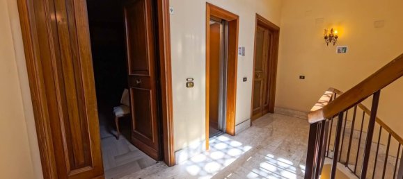 8 bedrooms Apartment in Florence, Italy No. 380208 2