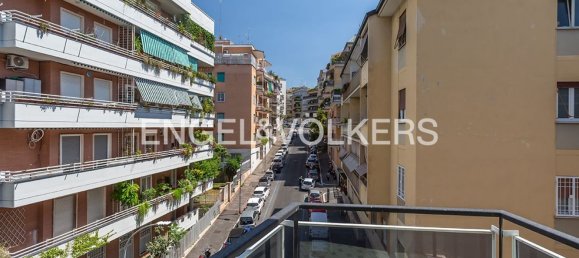 4 rooms Apartment in Rome, Italy No. 131277 12