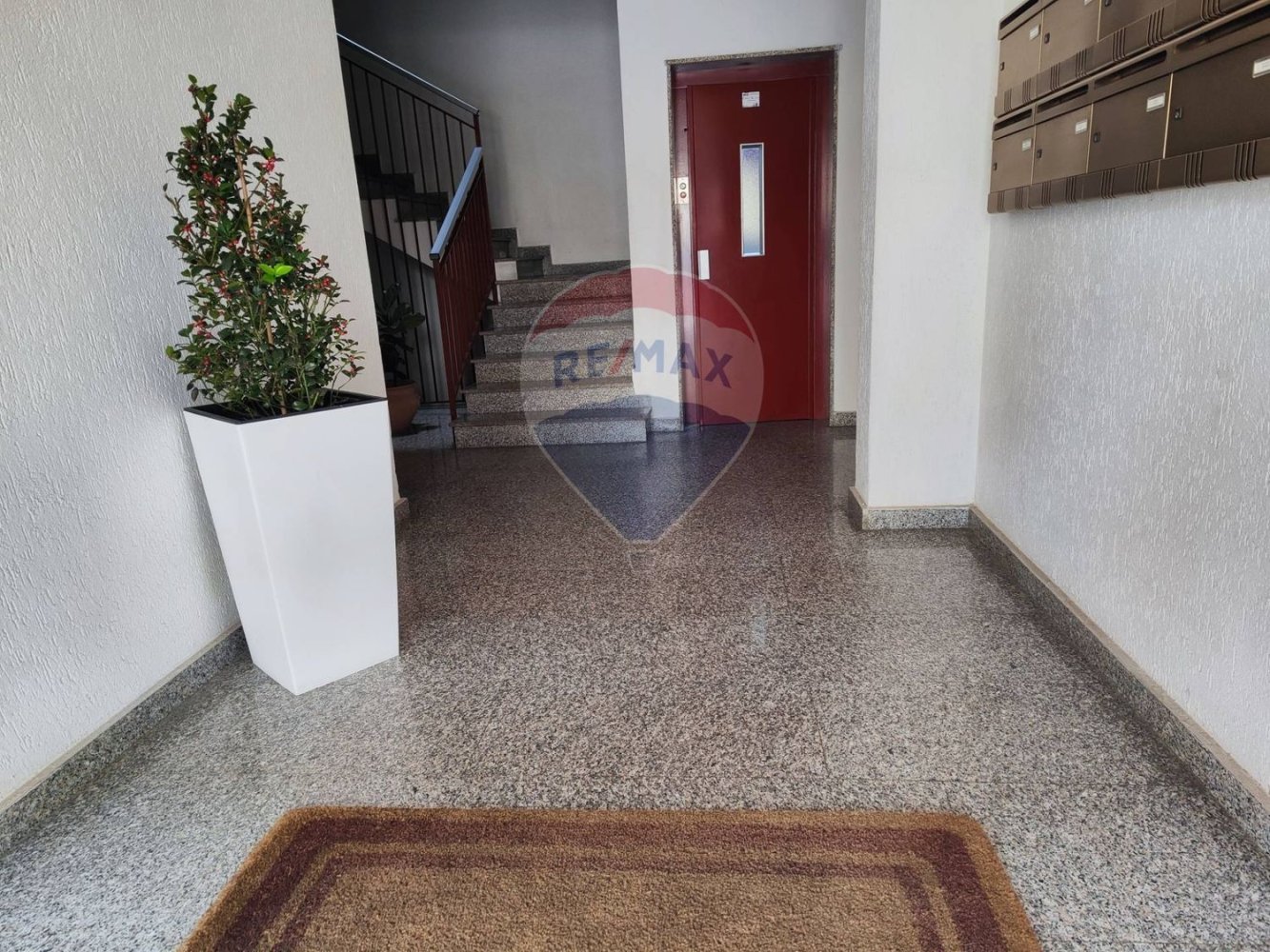 Квартира с 5 комнатами в Кальтаджироне, Италия № 106088