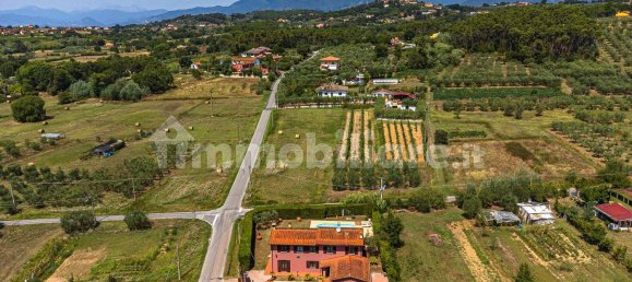 3 bedrooms Villa in Montecarlo, Italy No. 325620 4