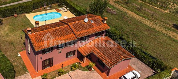 3 bedrooms Villa in Montecarlo, Italy No. 325620 2