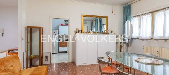 2 bedrooms Apartment in Rome, Italy No. 333622 3