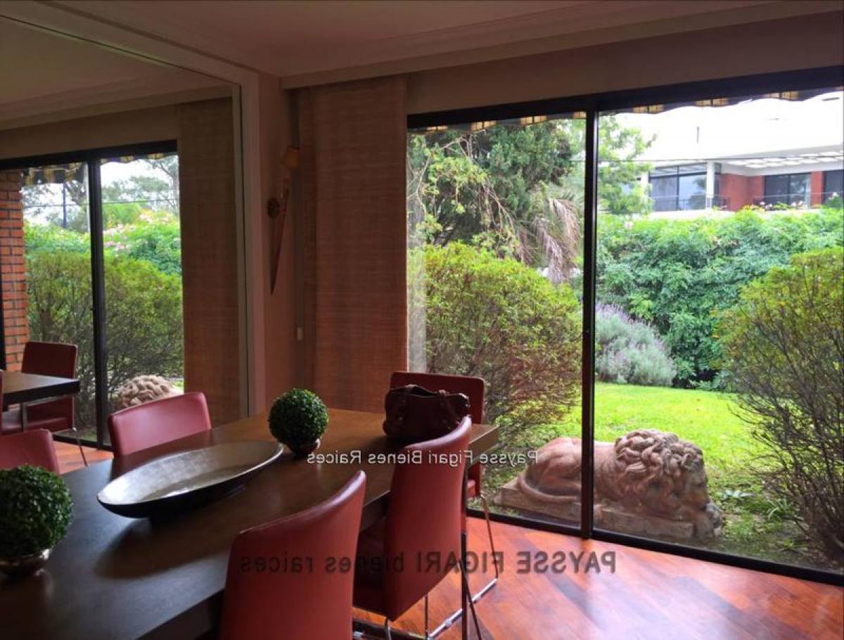 3 bedrooms Apartment in Montevideo, Uruguay No. 1490