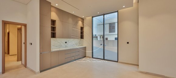 5 bedrooms Villa in Yas Island, UAE No. 29143 12