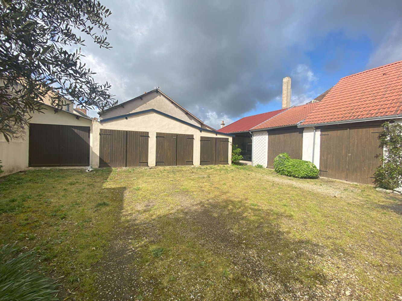 3 bedrooms Townhouse in Chateauroux, France No. 211524