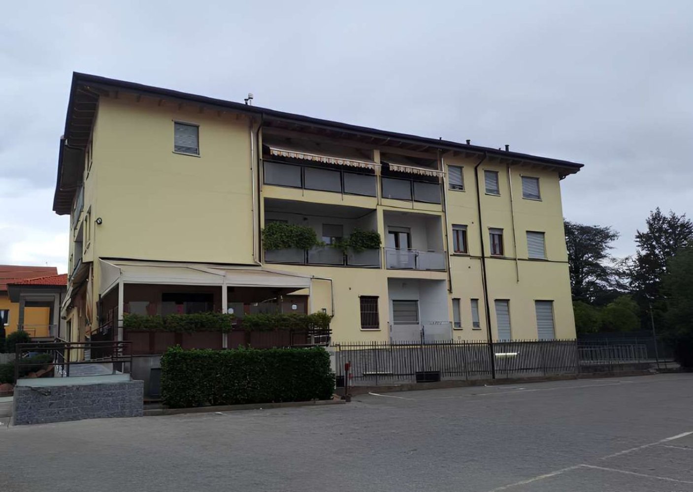 3-salle Appartement à Induno Olona, Italy No. 3195