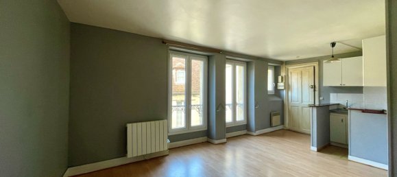 Estudio en Senlis, France No. 45768 2