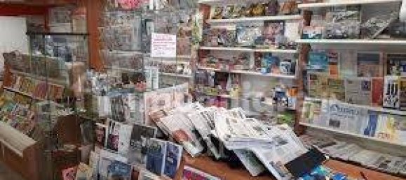 Коммерческая недвижимость с 2 комнатами в Вадо Лигуре, Италия № 189155 43