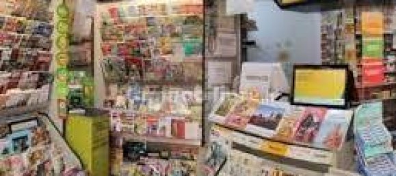 Коммерческая недвижимость с 2 комнатами в Вадо Лигуре, Италия № 189155 50