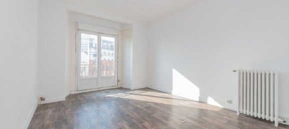 1 bedroom Apartment in Romainville, France No. 325864 8