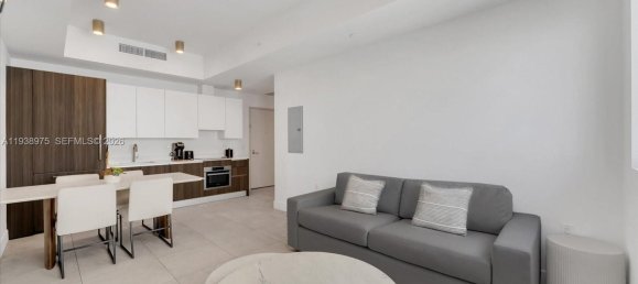 1 dormitorio propiedad comercial en venta en Miami, Miami-Dade, Florida, USA № 614601 2