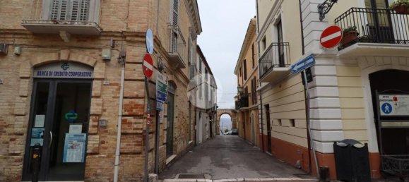 3 rooms Apartment in Città Sant'Angelo, Italy No. 137021 9