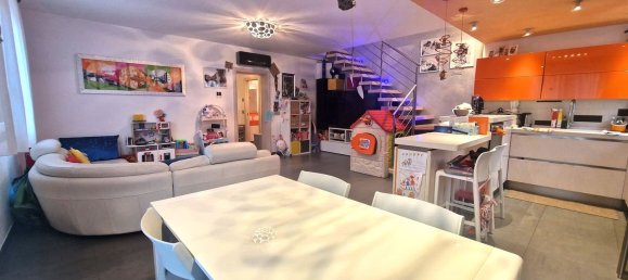 Дом с 4 комнатами в Кьоджа, Италия № 135542 5