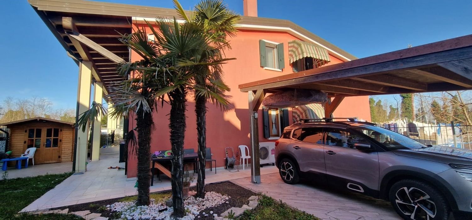 Дом с 4 комнатами в Кьоджа, Италия № 135542