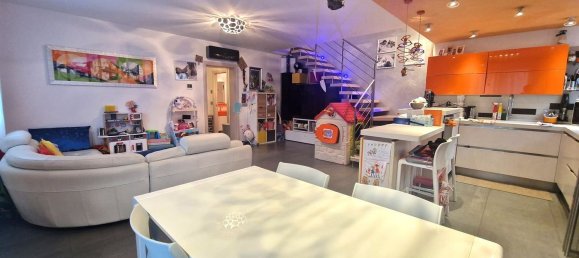 Дом с 4 комнатами в Кьоджа, Италия № 135542 16