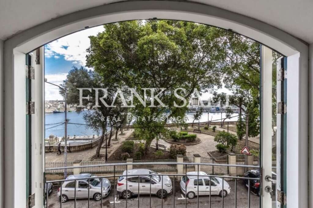 2 bedrooms Apartment in Floriana, Malta No. 10625