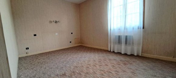 4 bedrooms House in Orleans, France No. 250951 11