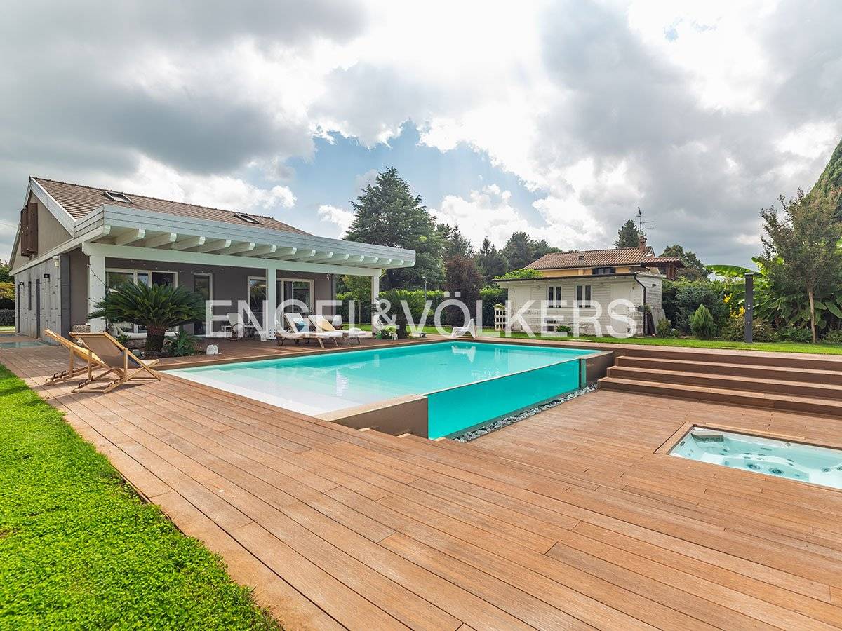 Вилла с 4 спальнями в Лабико, Италия № 139097