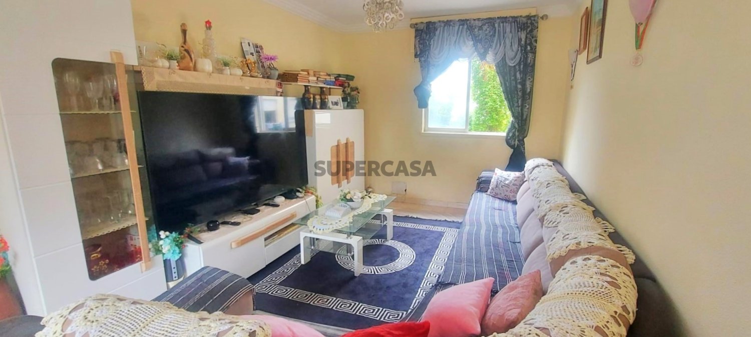 2 bedrooms Apartment in Corroios, Portugal No. 270641